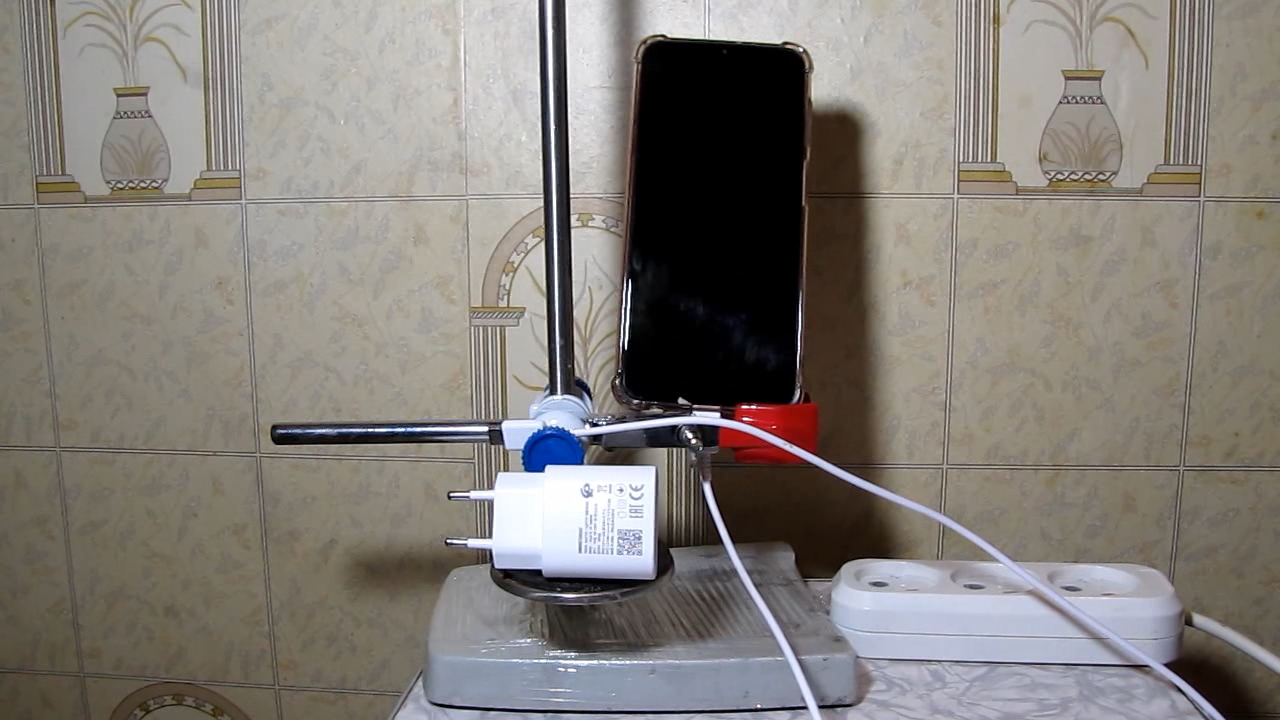 Is it possible to get electricity from air? We charge mobile phone with switched-off charger! (Trick and explanation)